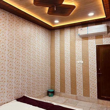 Hotel Raju Homestay Ayodhya 150 Meters From Shree Ram Janmbhoomi Temple 200 Meters From Ayodhya Dham Railway Station Kültér fotó