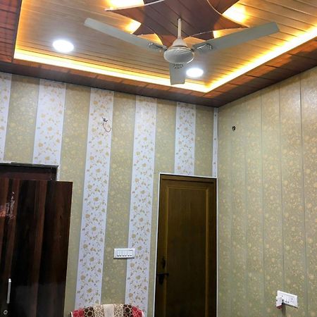 Hotel Raju Homestay Ayodhya 150 Meters From Shree Ram Janmbhoomi Temple 200 Meters From Ayodhya Dham Railway Station Kültér fotó