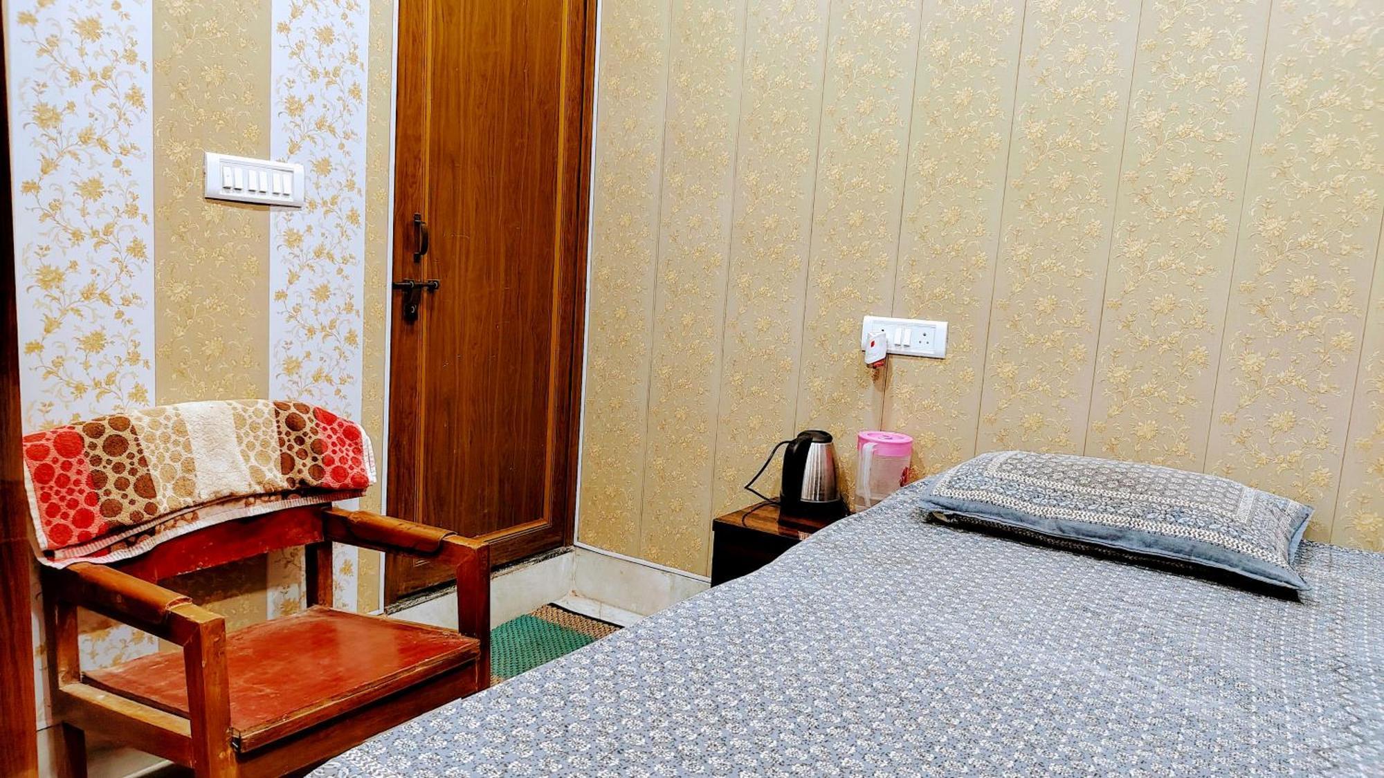 Hotel Raju Homestay Ayodhya 150 Meters From Shree Ram Janmbhoomi Temple 200 Meters From Ayodhya Dham Railway Station Kültér fotó