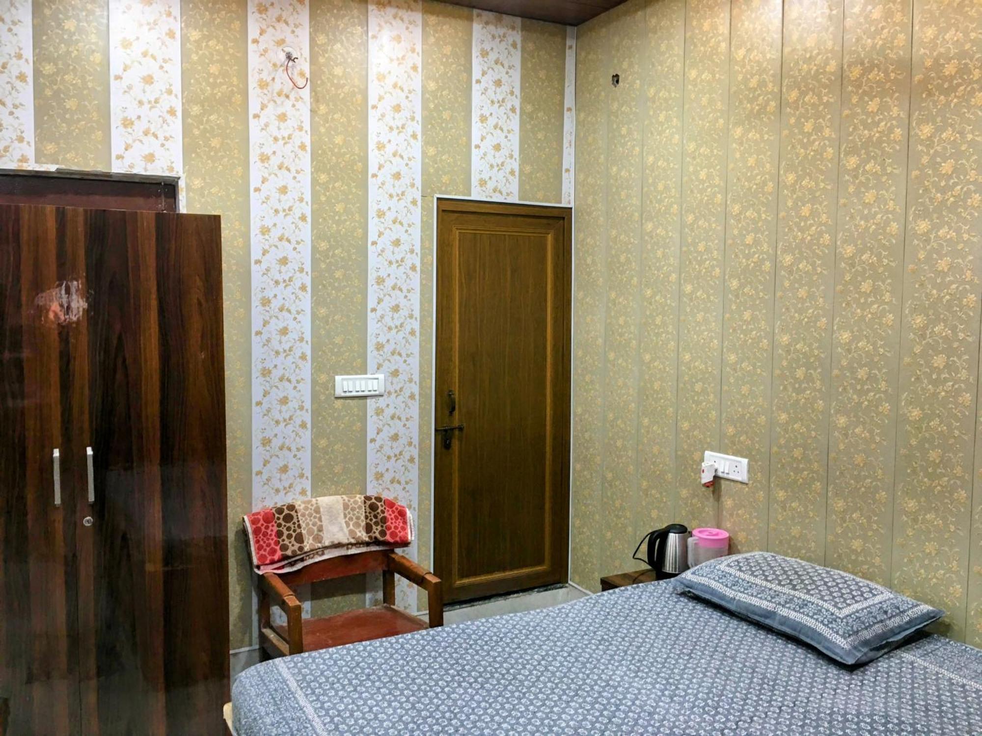 Hotel Raju Homestay Ayodhya 150 Meters From Shree Ram Janmbhoomi Temple 200 Meters From Ayodhya Dham Railway Station Kültér fotó