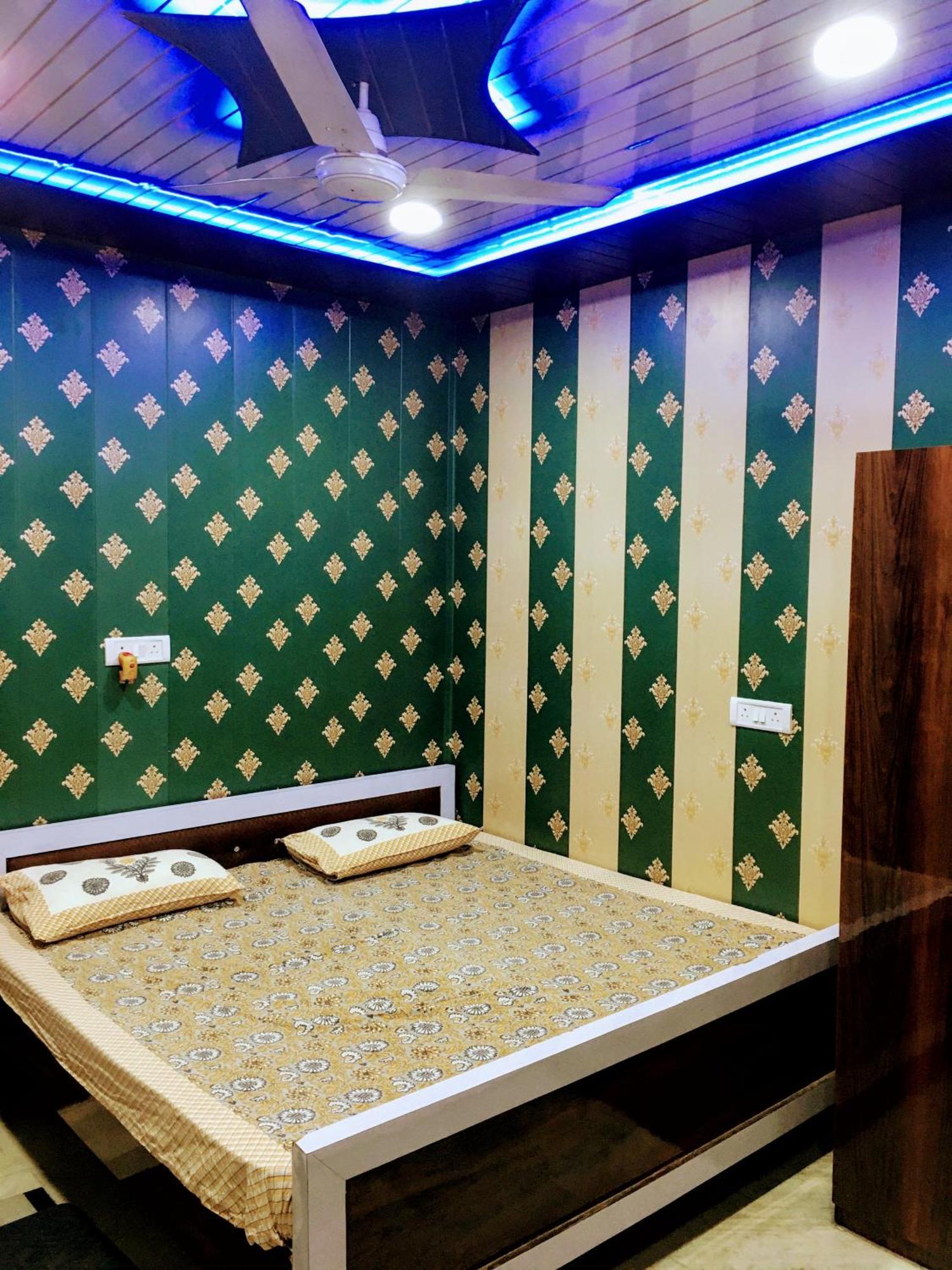 Hotel Raju Homestay Ayodhya 150 Meters From Shree Ram Janmbhoomi Temple 200 Meters From Ayodhya Dham Railway Station Kültér fotó