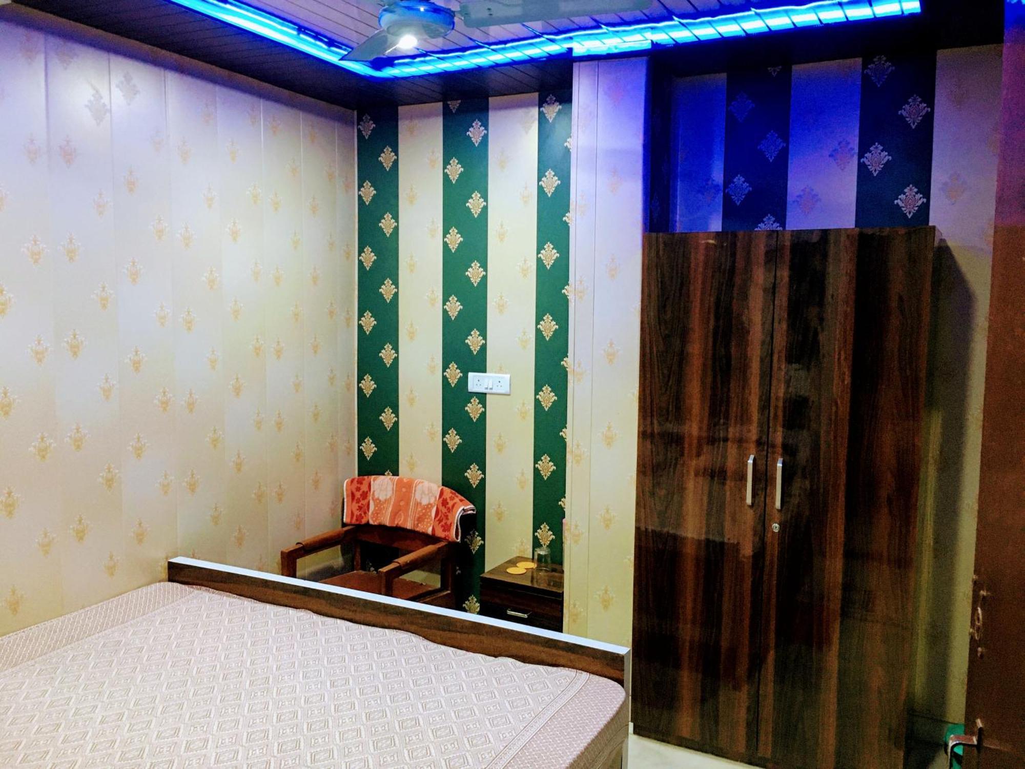 Hotel Raju Homestay Ayodhya 150 Meters From Shree Ram Janmbhoomi Temple 200 Meters From Ayodhya Dham Railway Station Kültér fotó