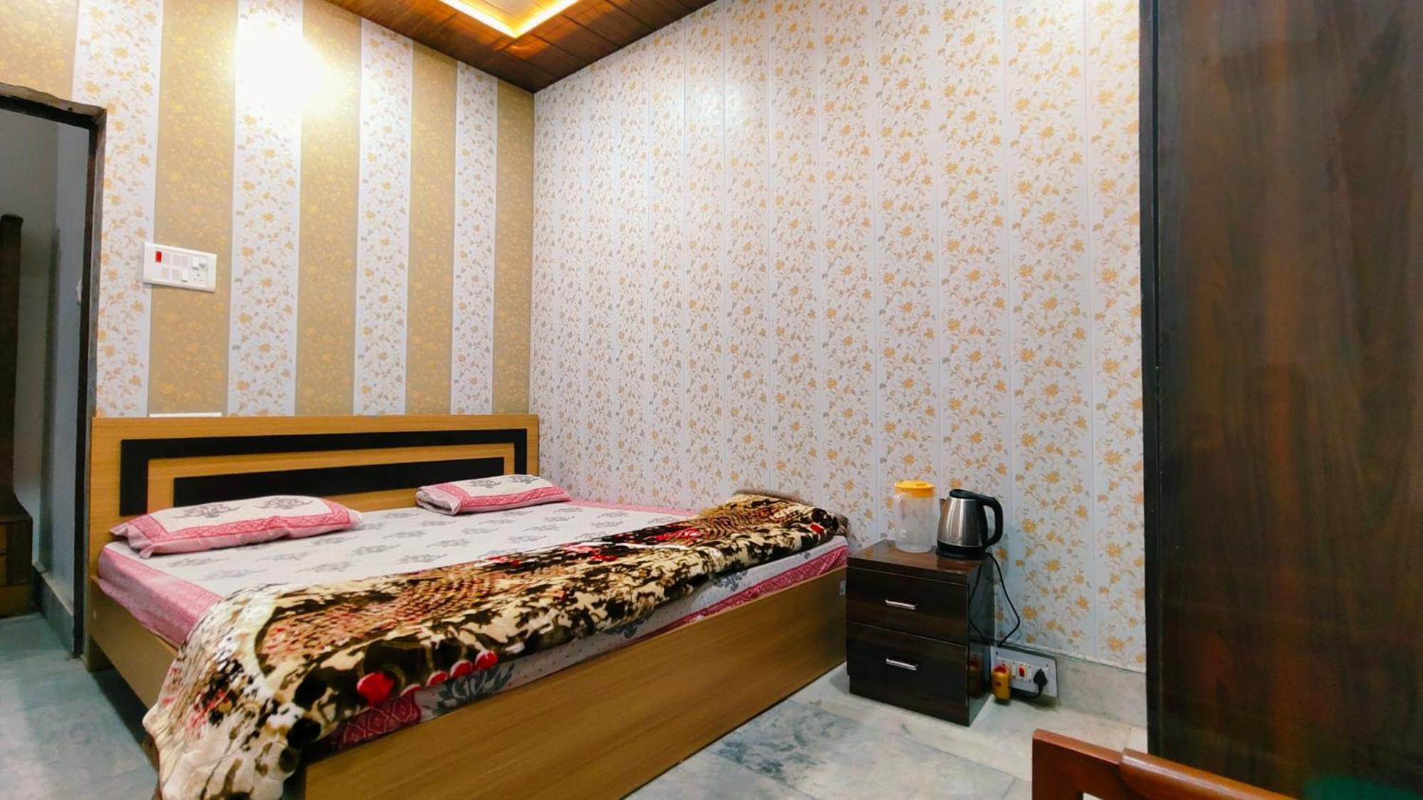 Hotel Raju Homestay Ayodhya 150 Meters From Shree Ram Janmbhoomi Temple 200 Meters From Ayodhya Dham Railway Station Kültér fotó
